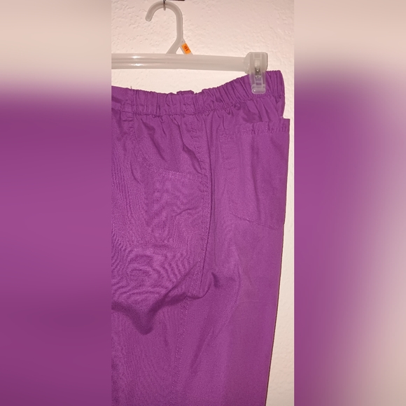 Butter soft scrubs by UA scrub pants 👖sz Large. 2 for $20 - Picture 6 of 8